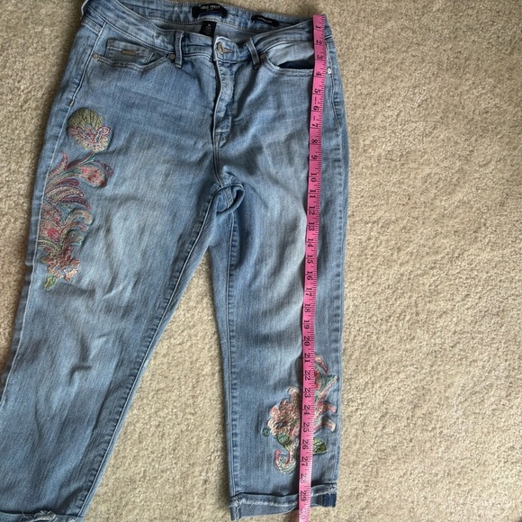 Nine West, Denim Embroidered Capri Pants, Size 10 - Picture 6 of 6